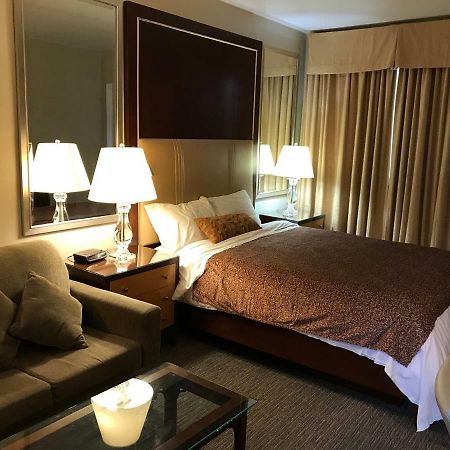 Cardinal Court Motel Сент-Томас Экстерьер фото