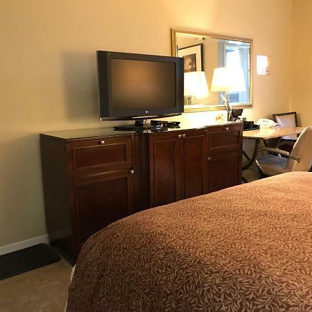 Cardinal Court Motel Сент-Томас Экстерьер фото