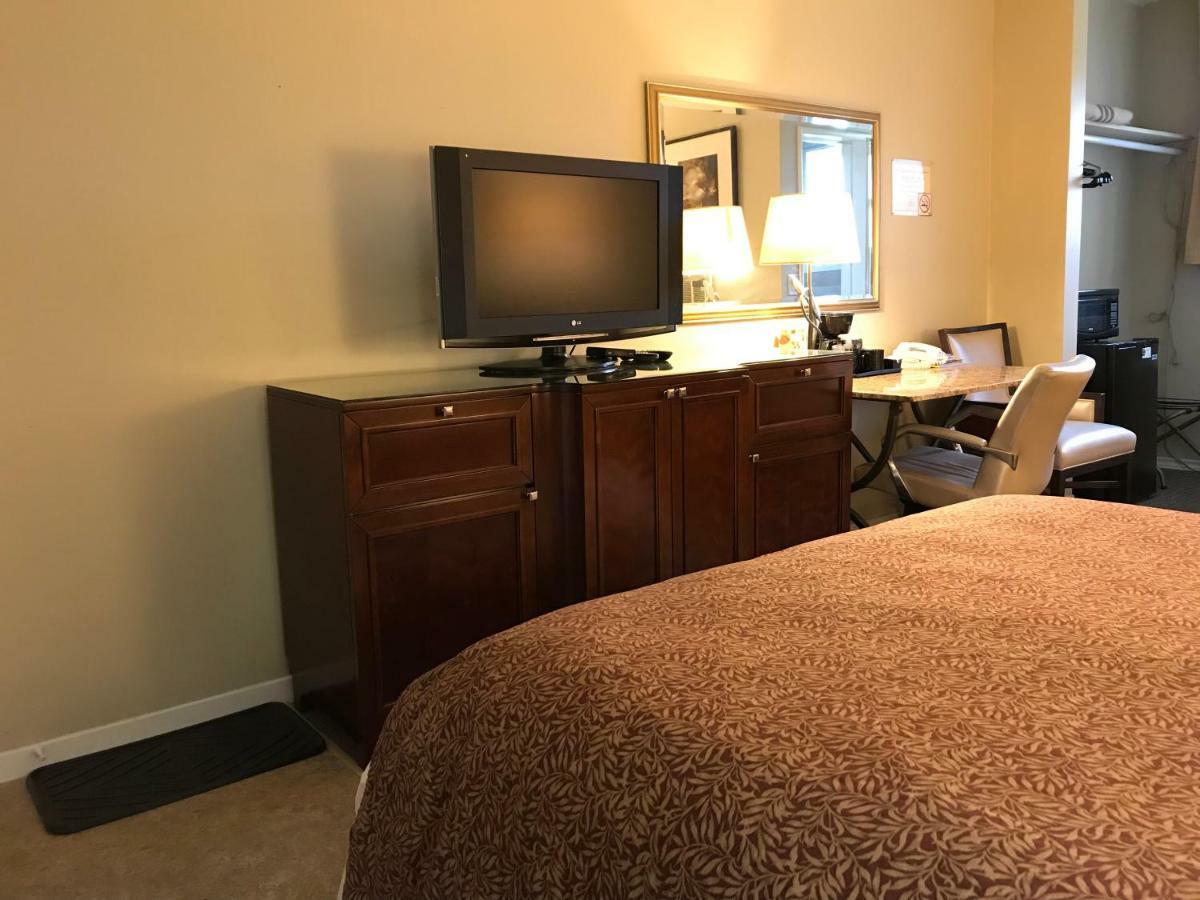 Cardinal Court Motel Сент-Томас Экстерьер фото