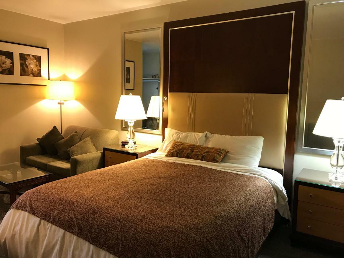 Cardinal Court Motel Сент-Томас Экстерьер фото