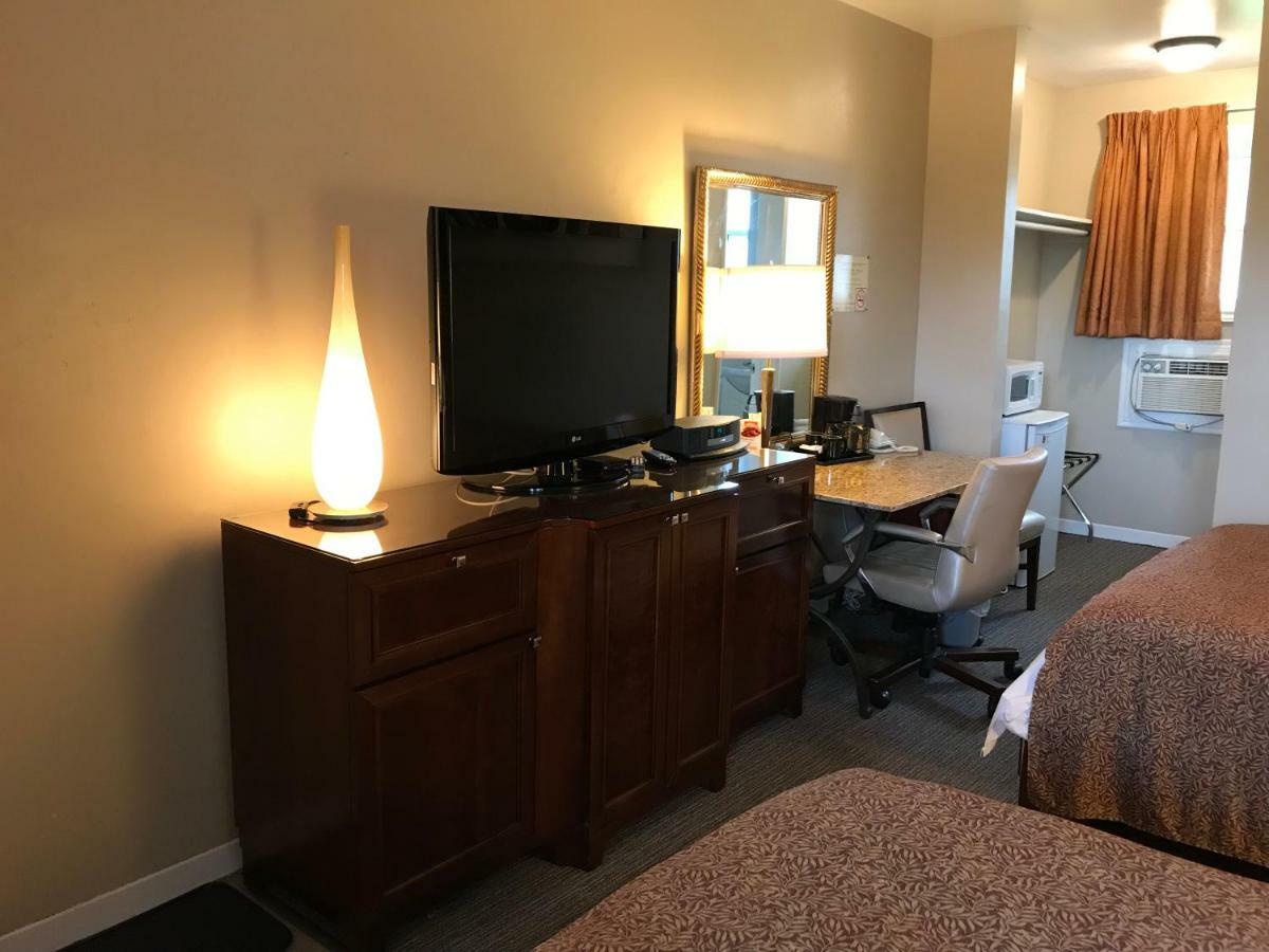 Cardinal Court Motel Сент-Томас Экстерьер фото