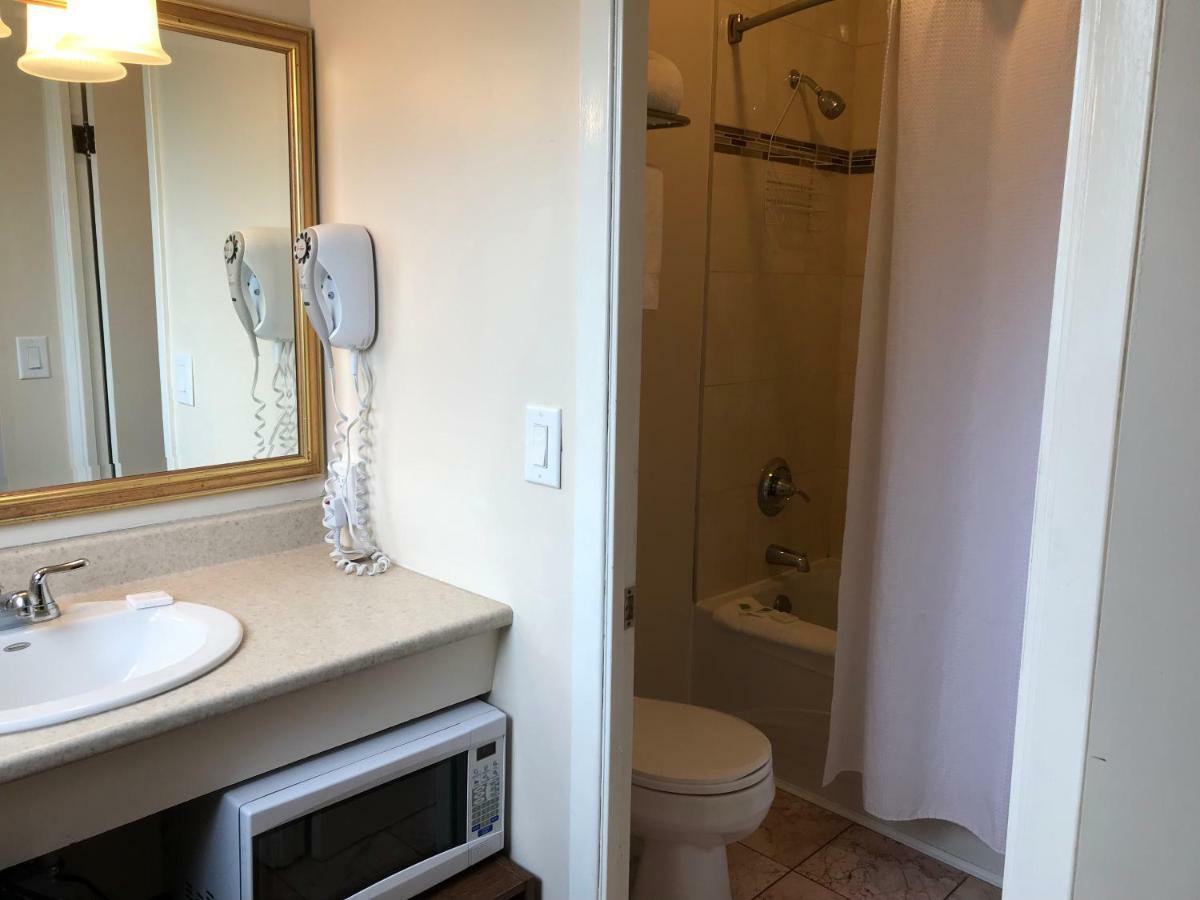 Cardinal Court Motel Сент-Томас Экстерьер фото