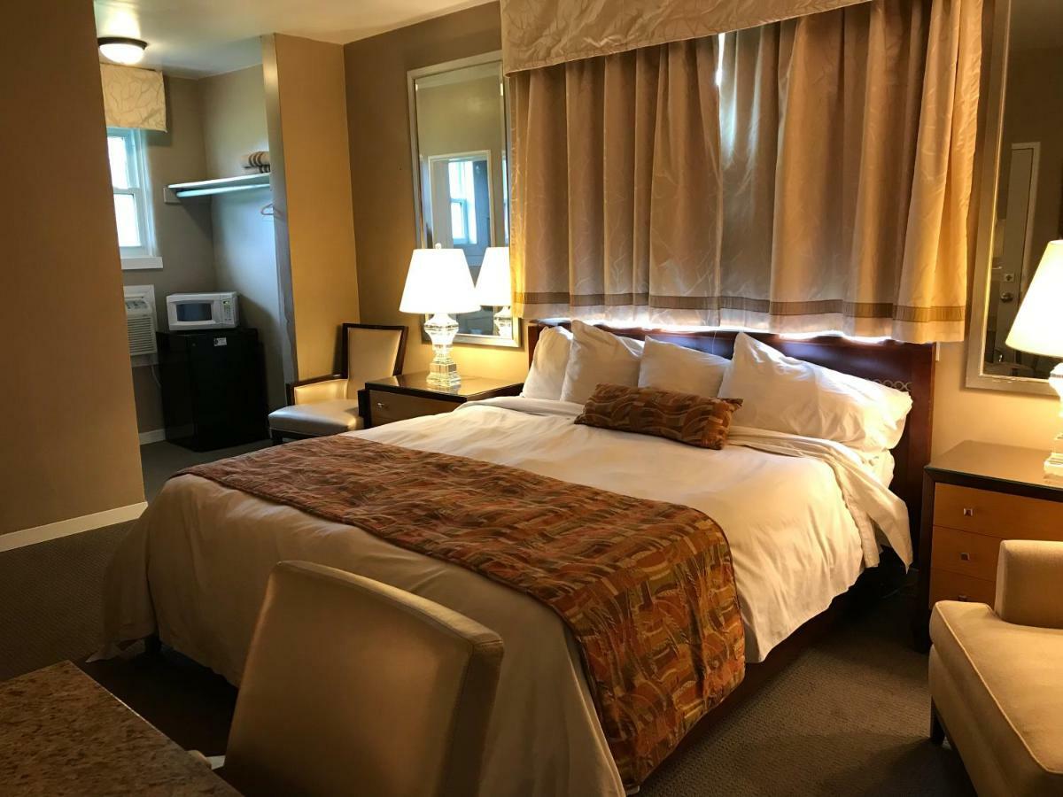 Cardinal Court Motel Сент-Томас Экстерьер фото